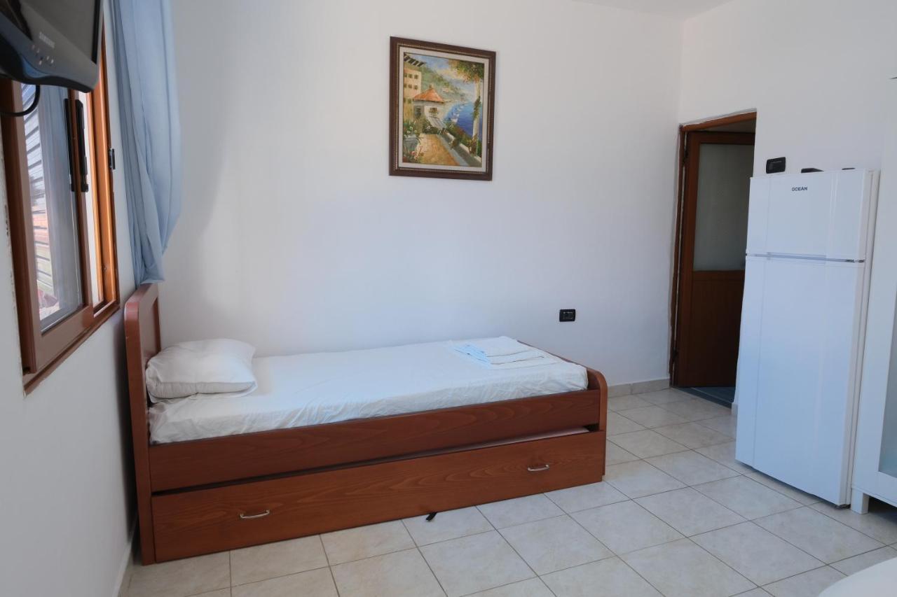 Mehilli Hotel Dhërmi Exteriér fotografie